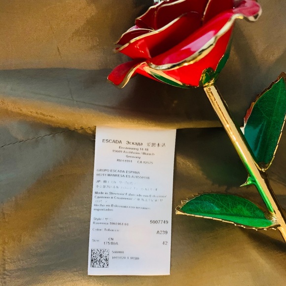 🌹 SOLD Like New Gorgeous ESCADA knee length skirt - Picture 5 of 6